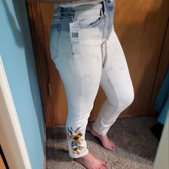 Embroidered lightwash jeans - Picture 2 of 5